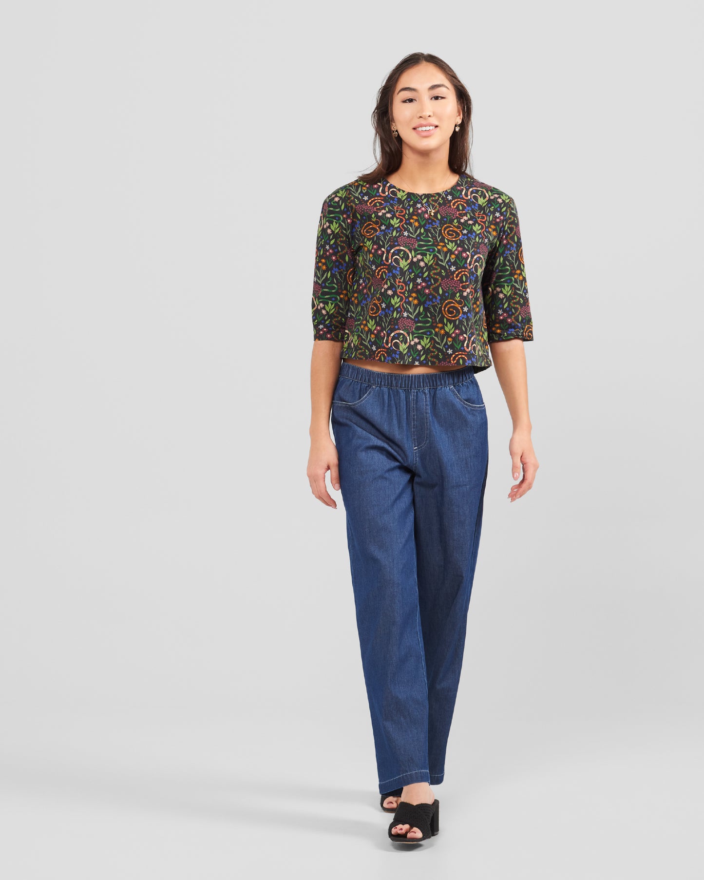 Women's Snakes And Flowers Print 3/4 Sleeve Pull Over Blouse